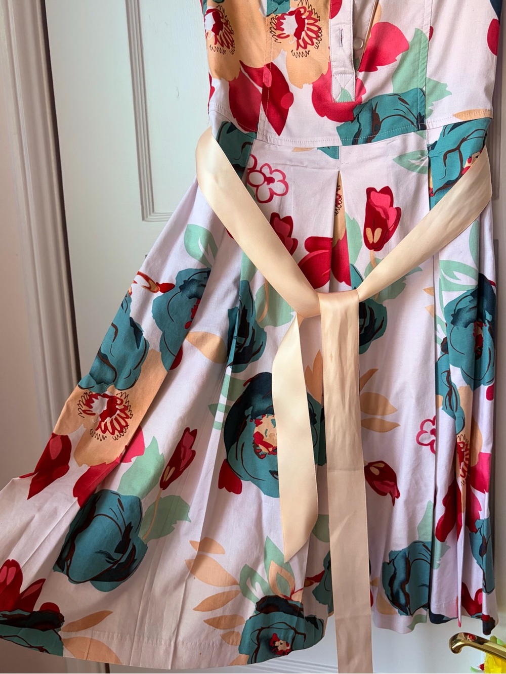 VTG Guess Jeans Authentic Cap-Sleeve Fit & Flare Floral Dress (with pockets!) - Picture 2 of 7